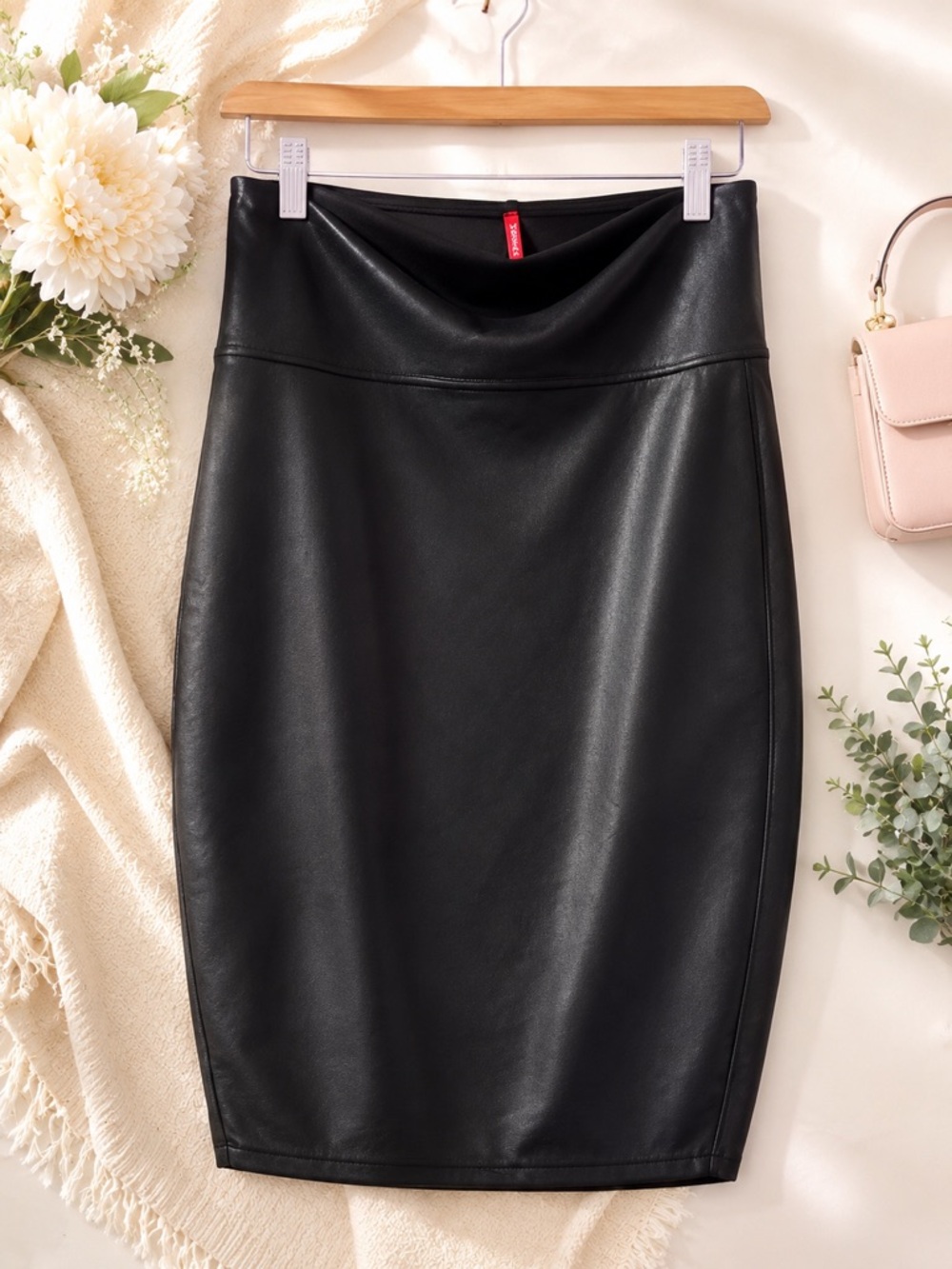 SPANX Faux Leather Pencil Skirt Black Shaping Pull-On Midi Skirt Size Large - Picture 3 of 3